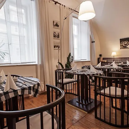 Domus Henrici 4* براغ