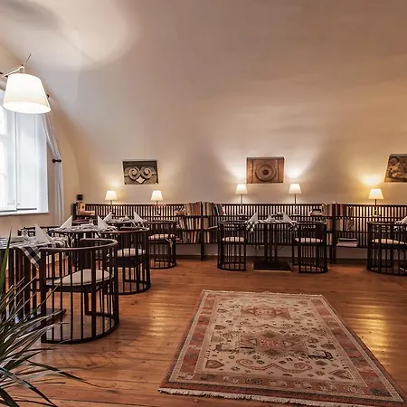 Domus Henrici 4* براغ