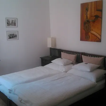 Domus Henrici 4* براغ