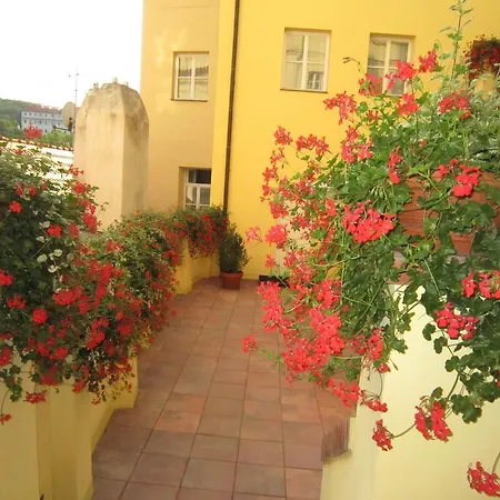 Domus Henrici Отель Прага