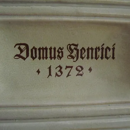 Domus Henrici Отель