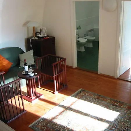 Domus Henrici Hotell 4*