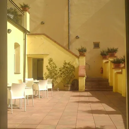 Domus Henrici 4*