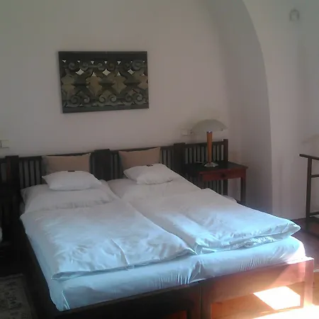 Domus Henrici Отель