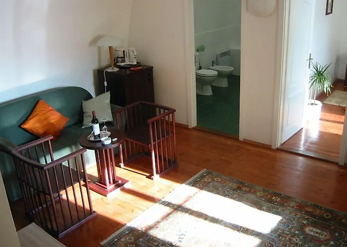 Domus Henrici Hotell 4*