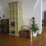 Domus Henrici 4*