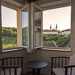 Domus Henrici 4*