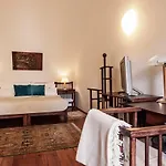 Domus Henrici 4*