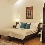 Domus Henrici 4*
