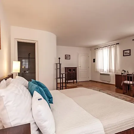 Domus Henrici Hotel
