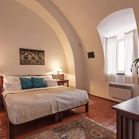 Hotel Domus Henrici 4*